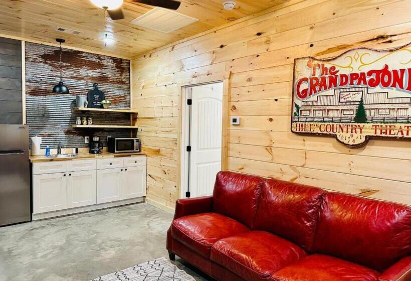 호텔 Knotty Squirrel Cabins