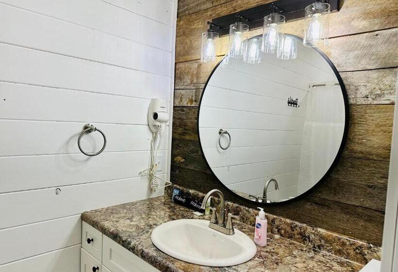 호텔 Knotty Squirrel Cabins