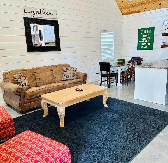 호텔 Knotty Squirrel Cabins