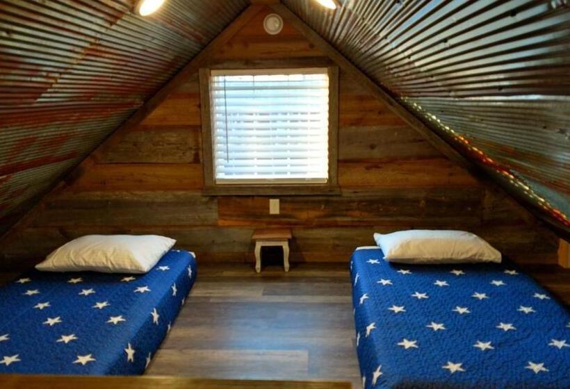 호텔 Knotty Squirrel Cabins