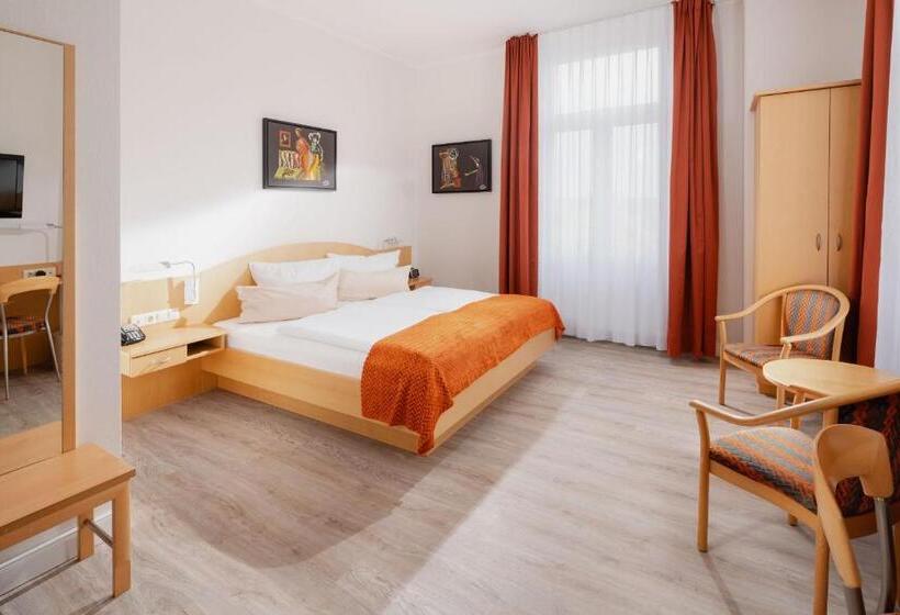 Отель Künstlerhaus