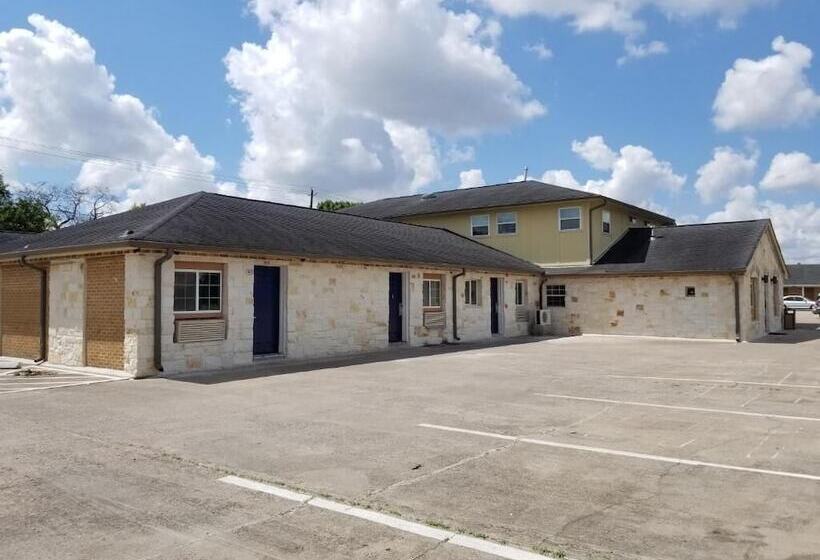 בית מלון כפרי Lone Star Inn By Fairbridge