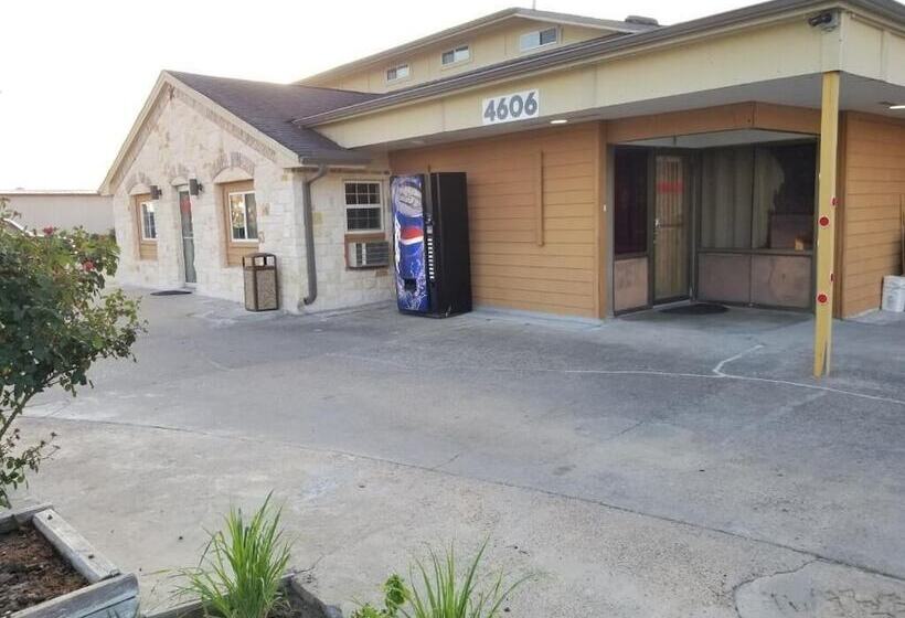 בית מלון כפרי Lone Star Inn By Fairbridge