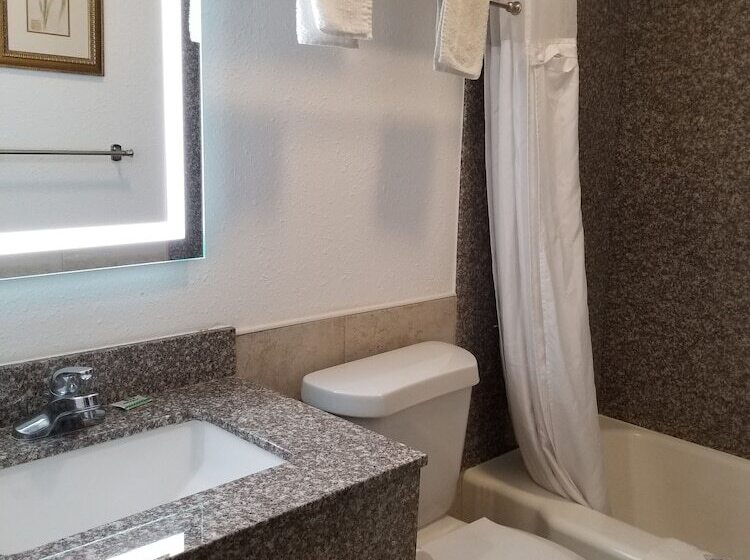 בית מלון כפרי Lone Star Inn By Fairbridge