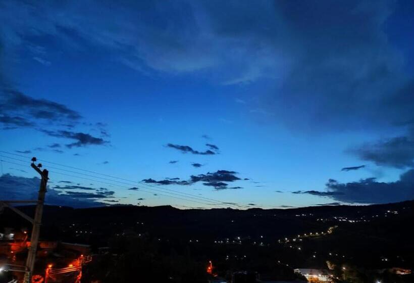 هتل Mi Techito Curiteño