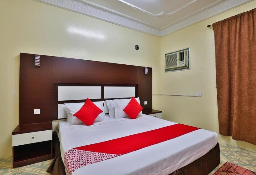 Отель Oyo 285 Masharef Furnished Units In