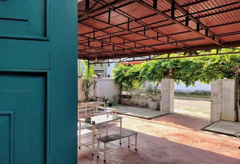 Naga Hostel & Café