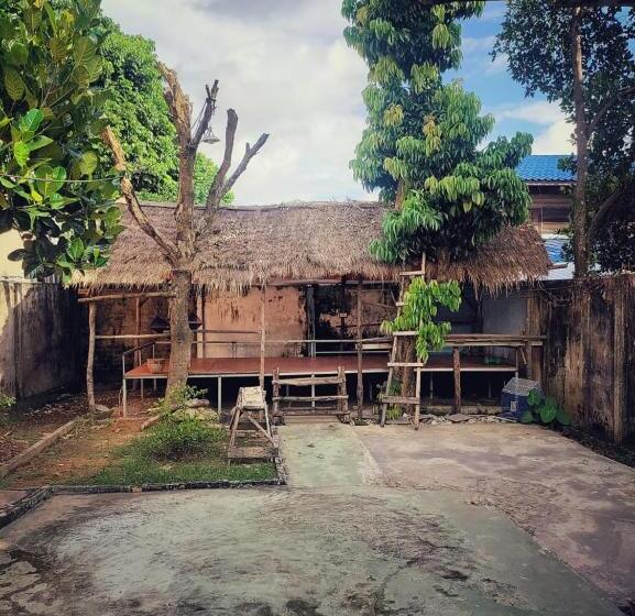 Naga Hostel & Café