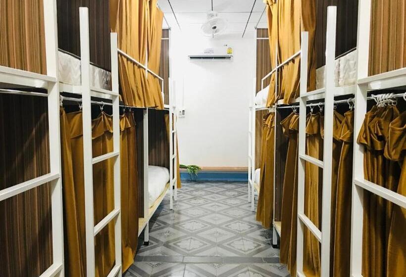 Naga Hostel & Café