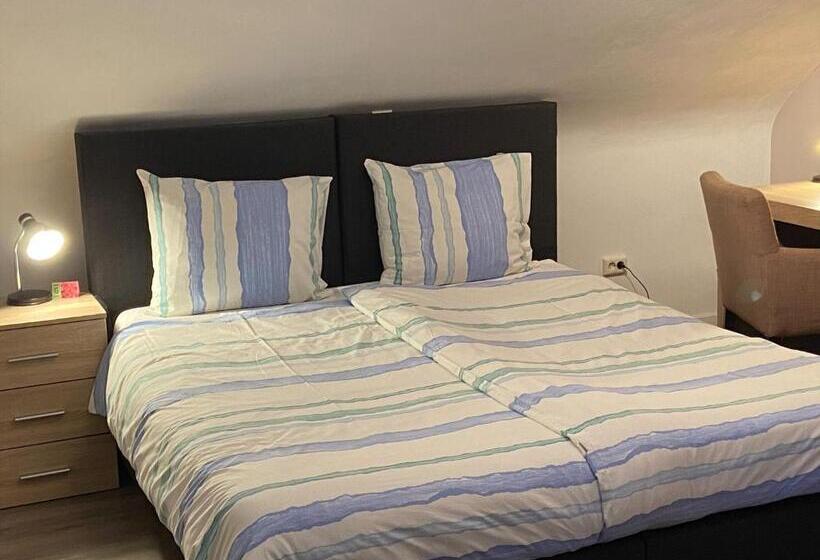 膳宿费 Gretel Von Birne