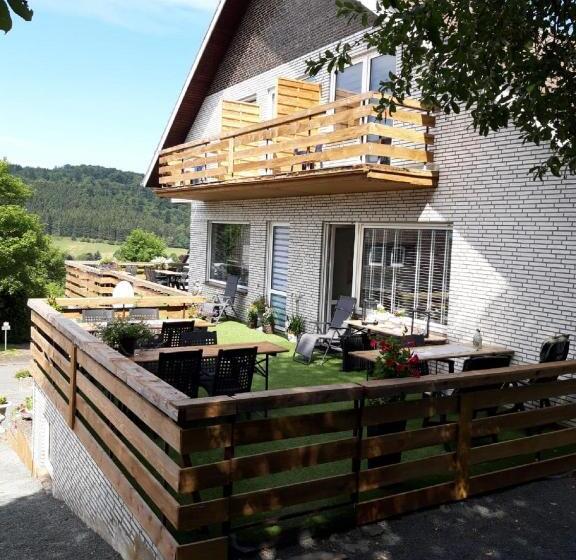 膳宿费 Gretel Von Birne