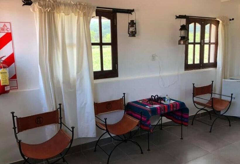 بنسيون Hostal Los Faroles Chicoana