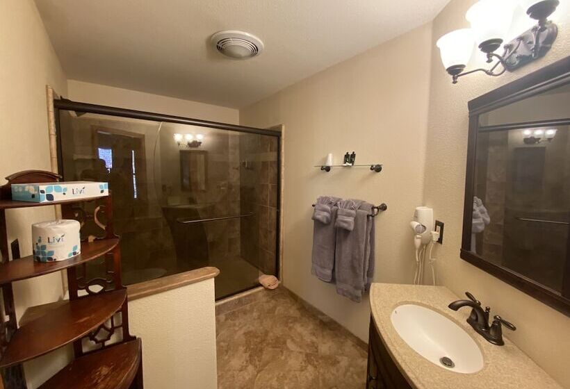 민박 The Bidwell House