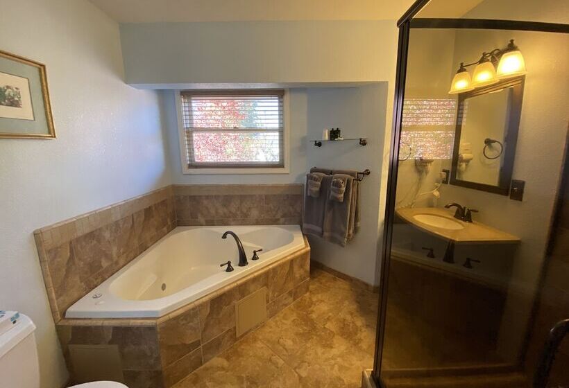 민박 The Bidwell House