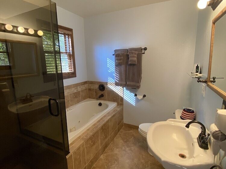 민박 The Bidwell House