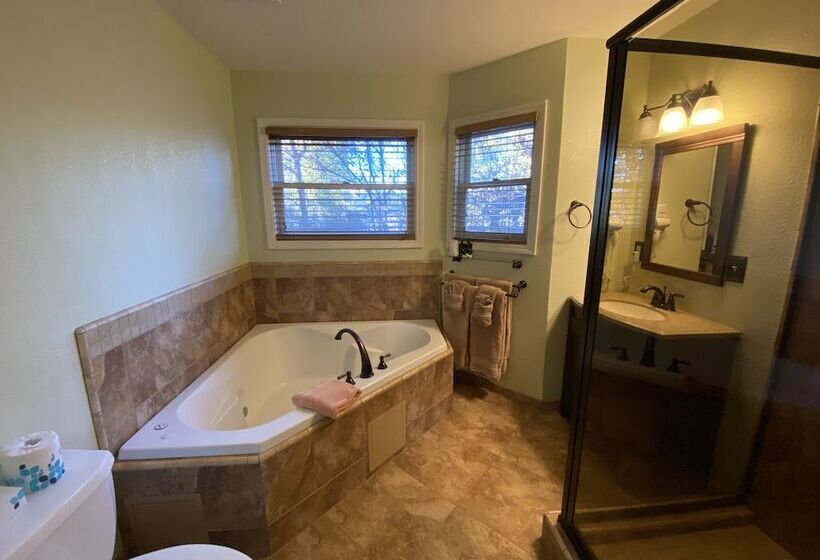 민박 The Bidwell House