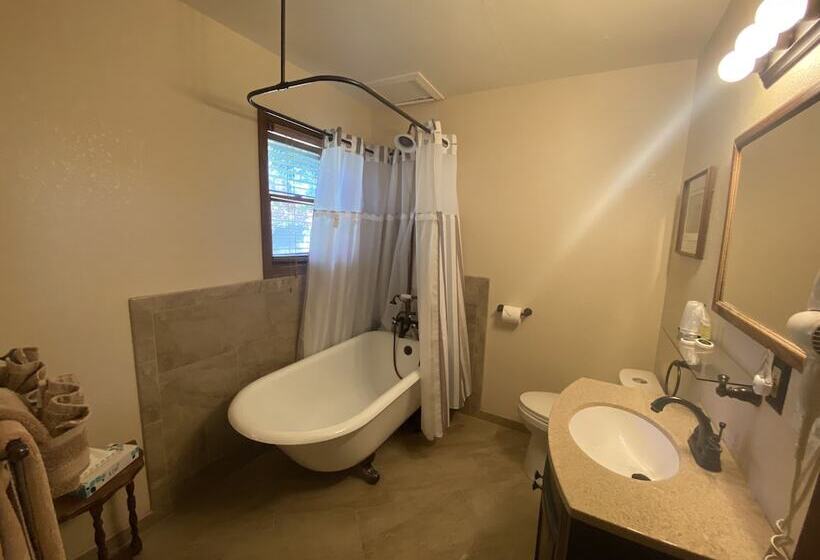 민박 The Bidwell House