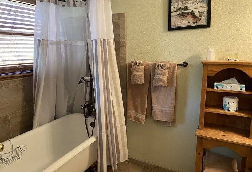 민박 The Bidwell House