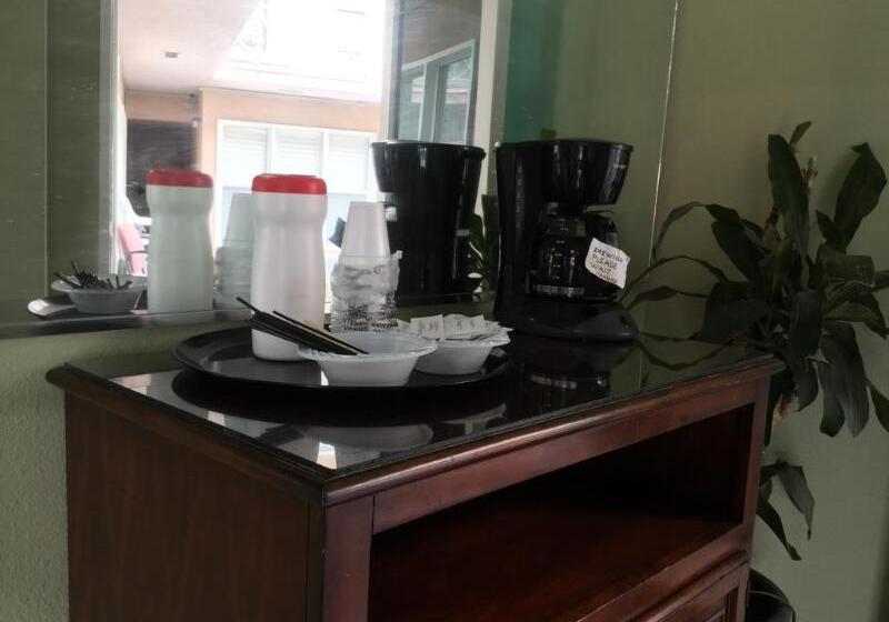 Bevonshire Lodge Motel