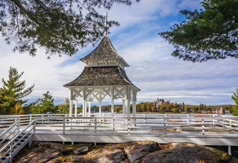 Bonnie Castle Resort & Marina