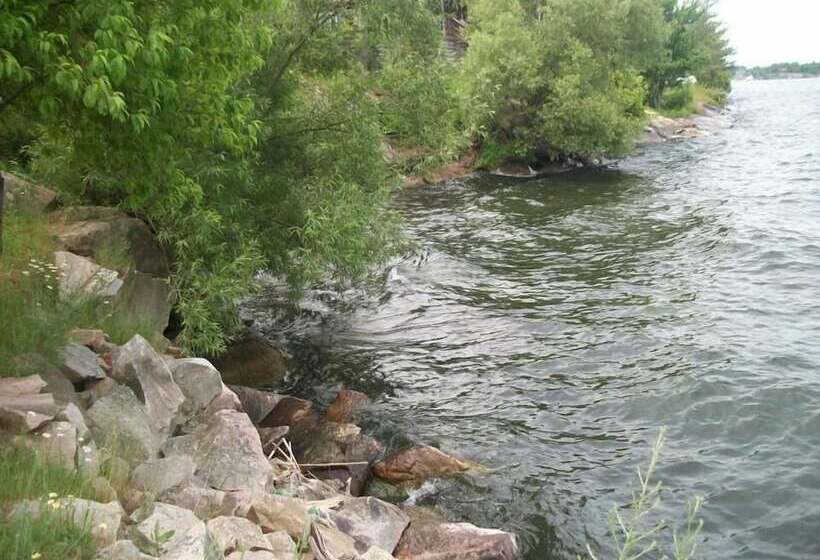 Bonnie Castle Resort & Marina