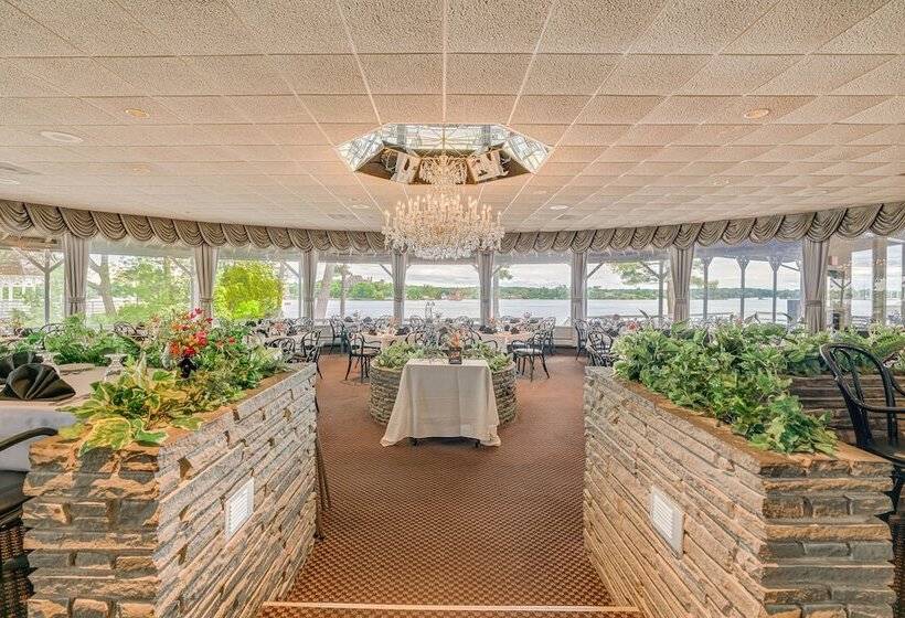 Bonnie Castle Resort & Marina