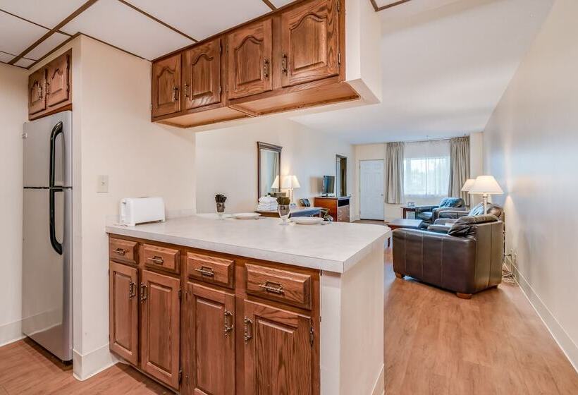 Bonnie Castle Resort & Marina