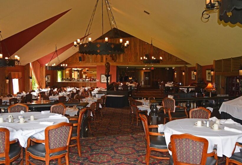 استراحتگاه The Highlands At Harbor Springs