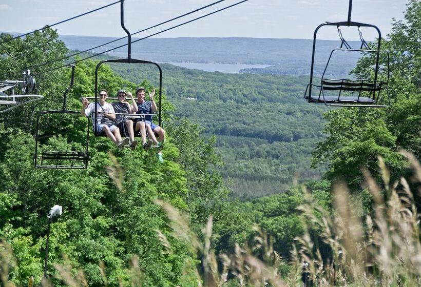 منتجع The Highlands At Harbor Springs