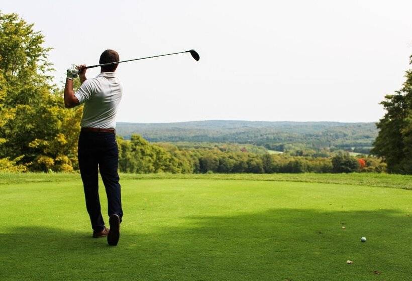 استراحتگاه The Highlands At Harbor Springs