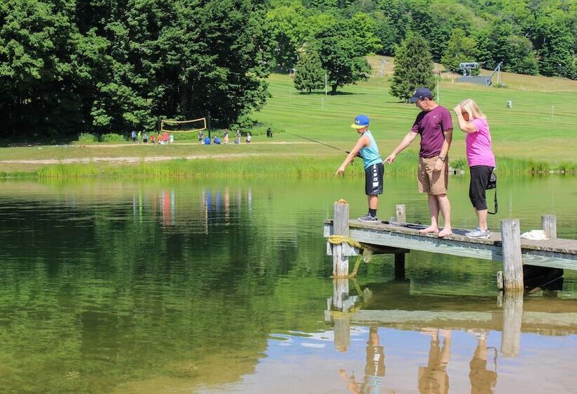 منتجع The Highlands At Harbor Springs