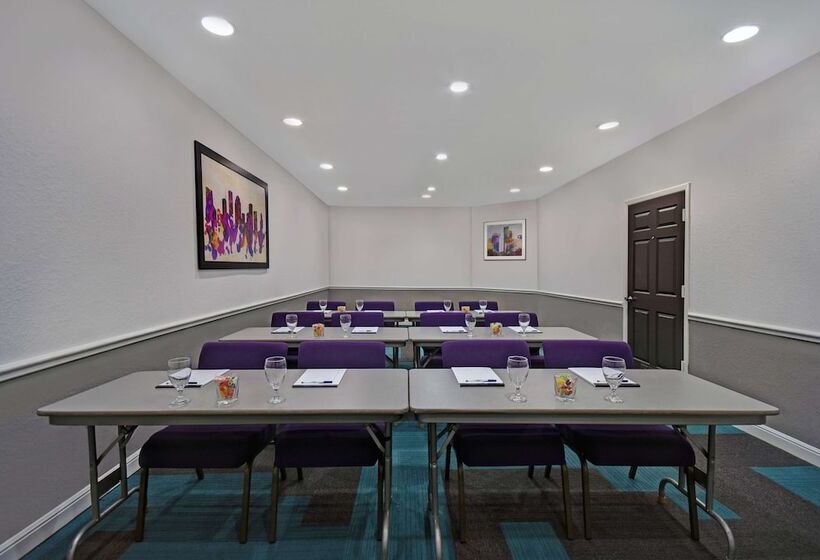 هتل Baymont By Wyndham Houston/westchase