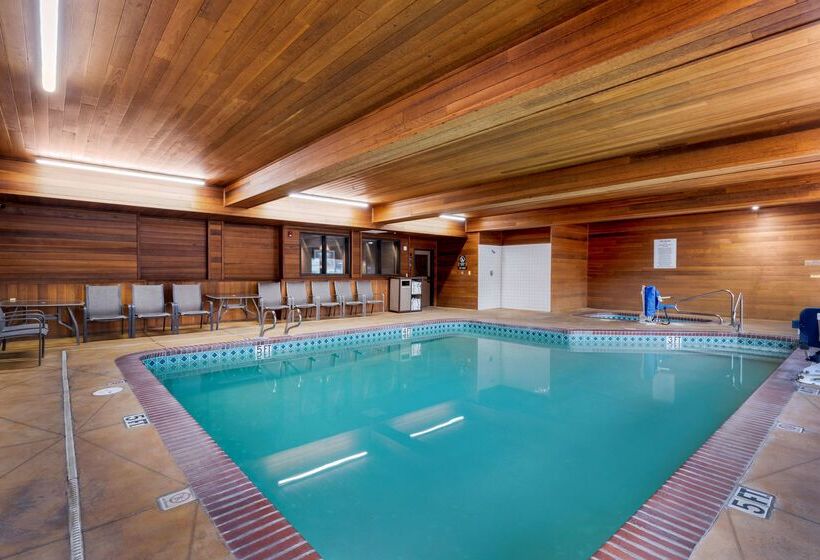فندق Best Western Cascade Inn & Suites