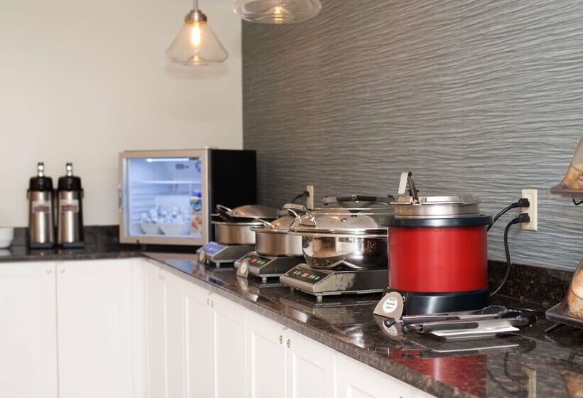 فندق Best Western Plus Plattsburgh