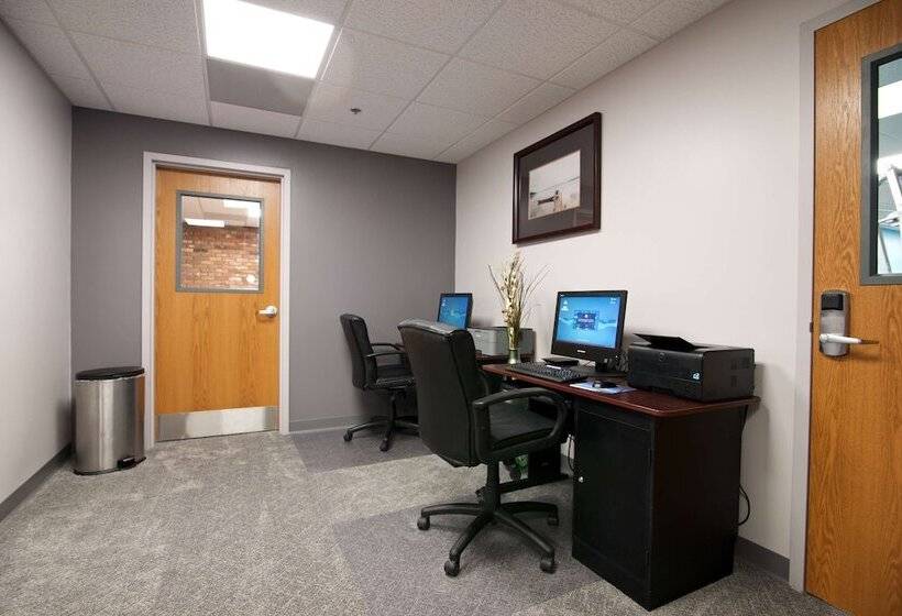 فندق Best Western Plus Plattsburgh