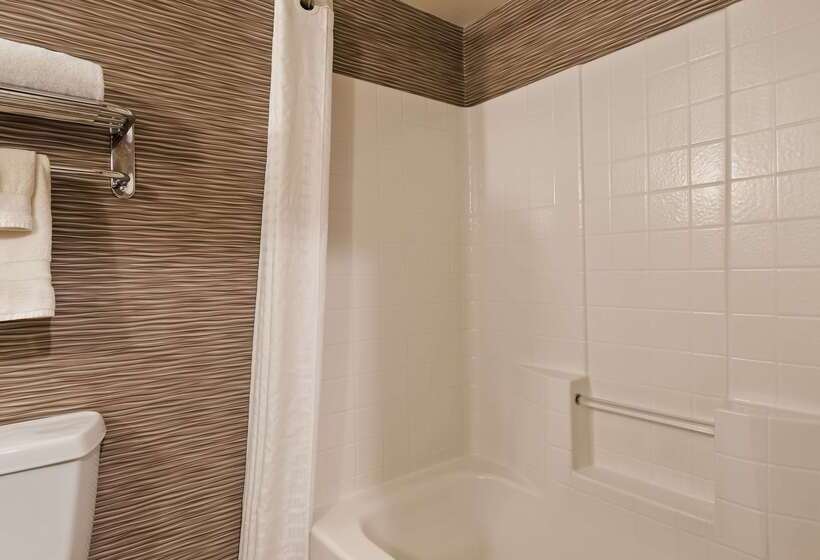 בית מלון כפרי Best Western Plus Rama Inn & Suites