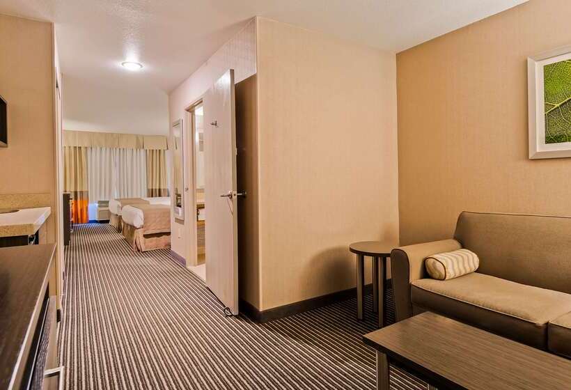 בית מלון כפרי Best Western Plus Rama Inn & Suites