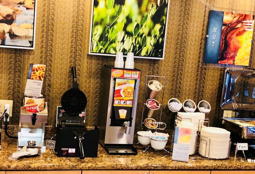 בית מלון כפרי Best Western Plus Rama Inn & Suites