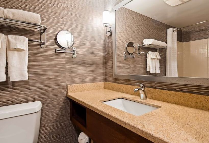 בית מלון כפרי Best Western Plus Rama Inn & Suites