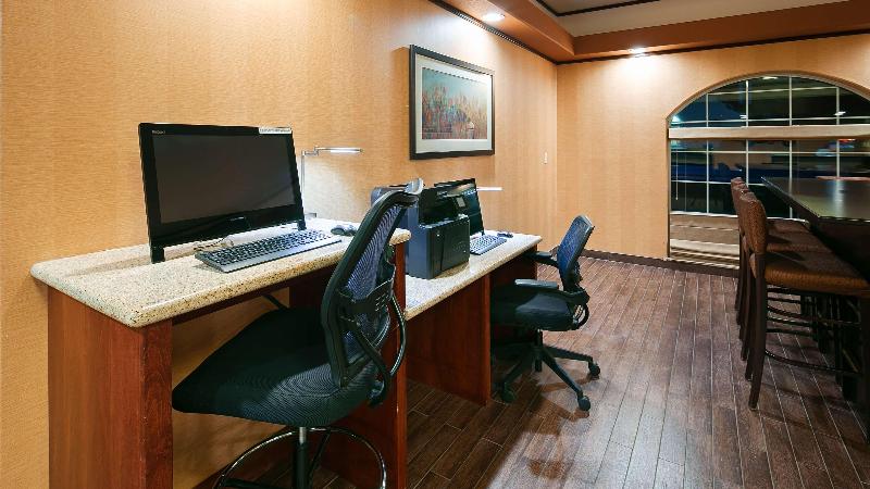 فندق Best Western Plus Rama Inn & Suites