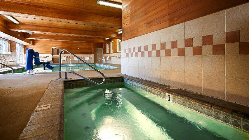 فندق Best Western Plus Rama Inn & Suites