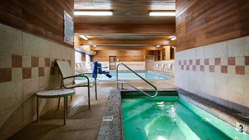 فندق Best Western Plus Rama Inn & Suites