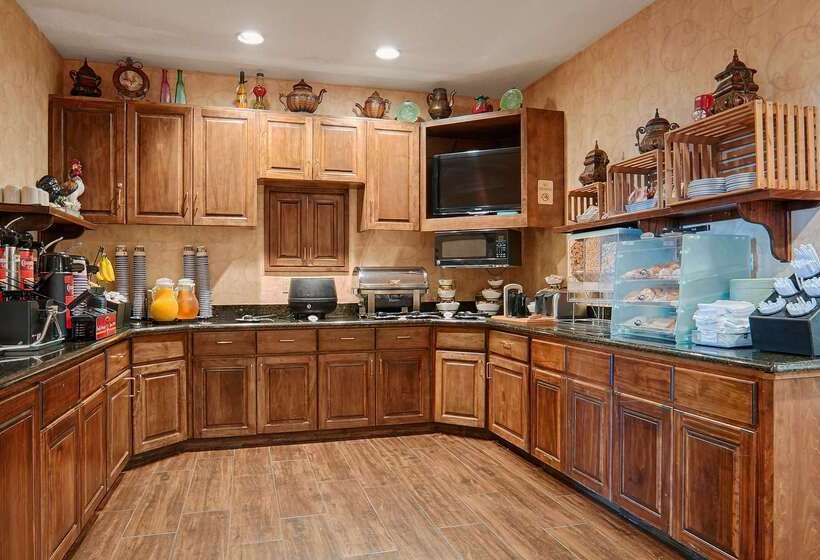 فندق Best Western Plus Southpark Inn & Suites