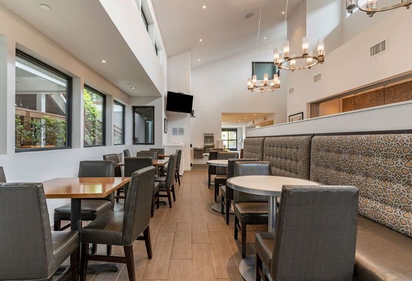 Отель Best Western Plus Stevenson Manor