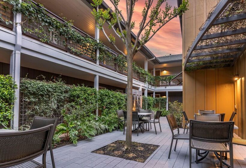 Отель Best Western Plus Stevenson Manor