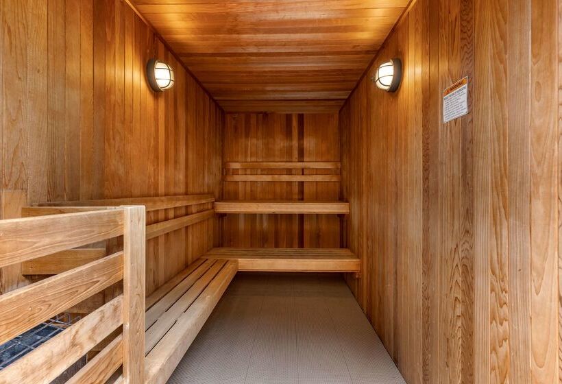 Отель Best Western Plus Stevenson Manor