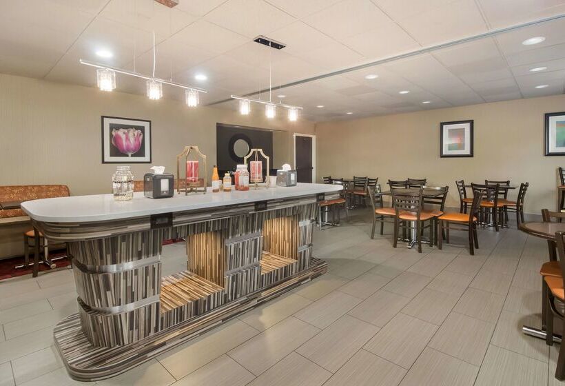 هتل Best Western Suites Near Opryland