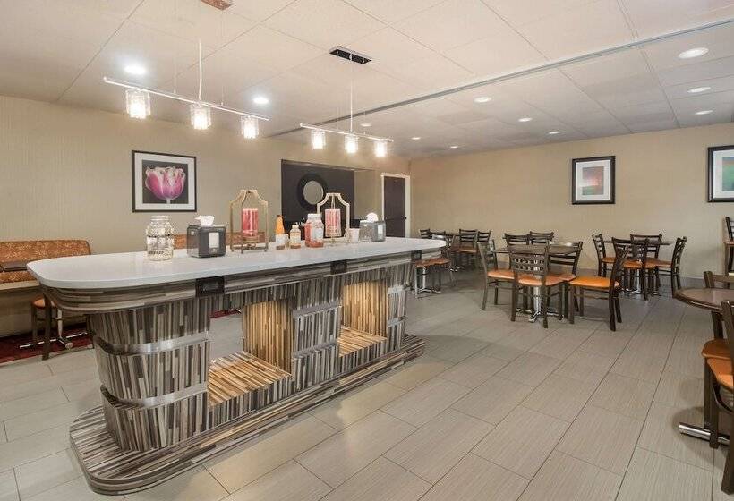 هتل Best Western Suites Near Opryland