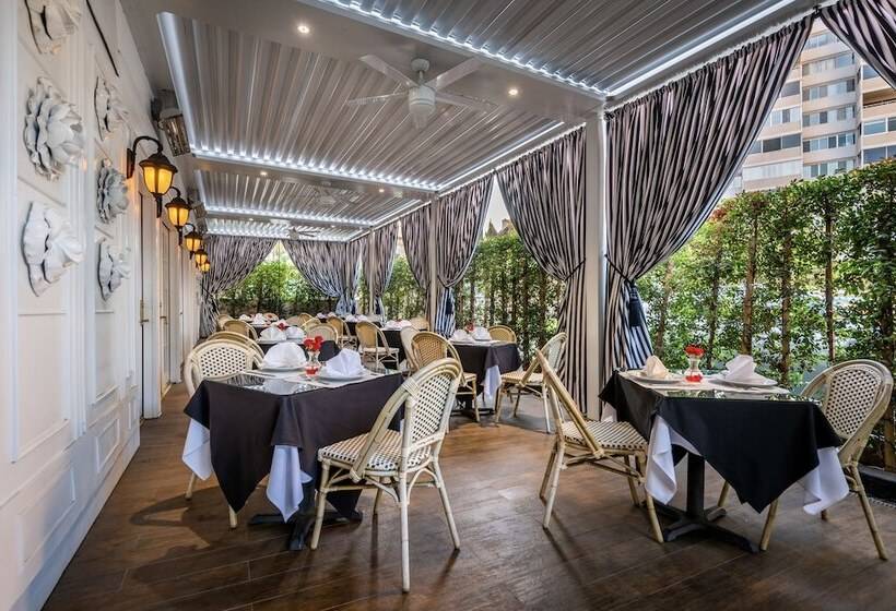 Beverly Hills Plaza Hotel & Spa