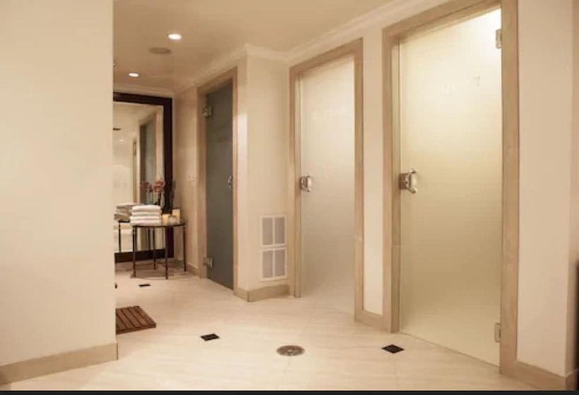 Beverly Hills Plaza Hotel & Spa